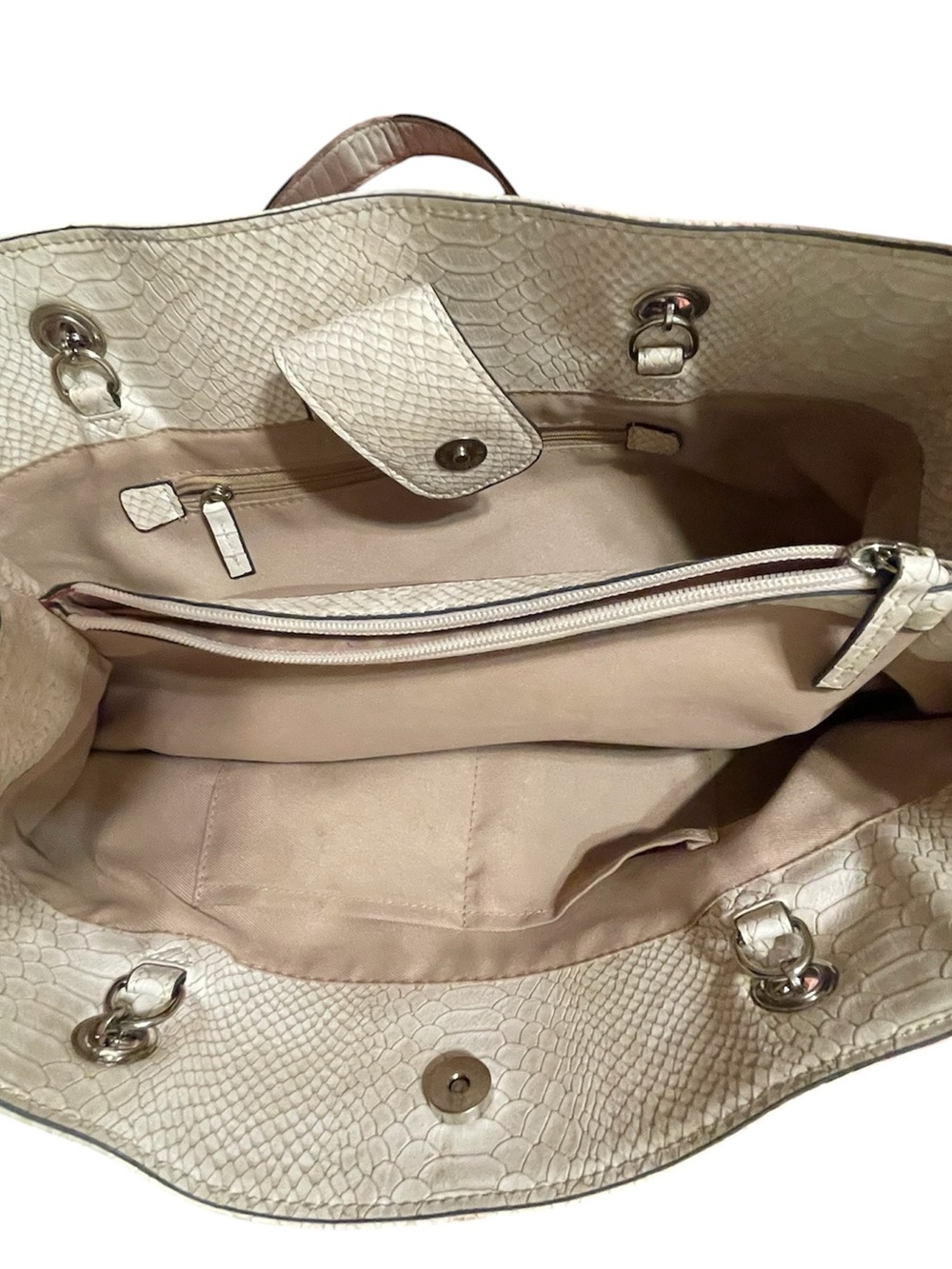 Large Cream Snake Tote Bag with silver Chain Detail. 10”L X 16.5W. Like NEW! - Picture 5 of 5